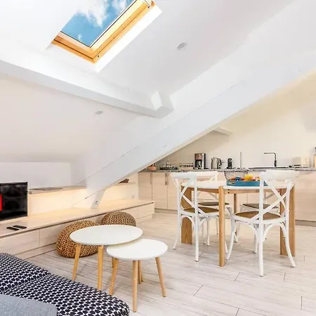 Luxury 3 Bd Aptment With Sea View Apartment *