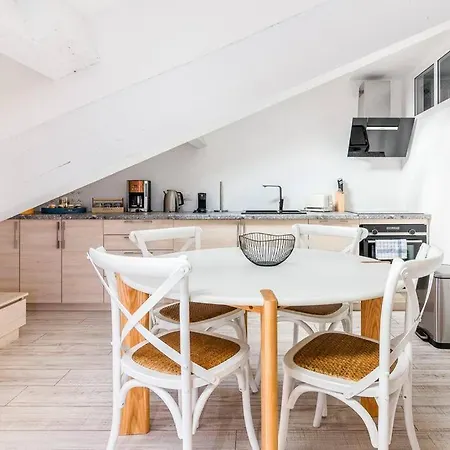 Luxury 3 Bd Aptment With Sea View Apartment