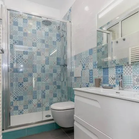 Apartment Luxury 3 Bd Aptment With Sea View
